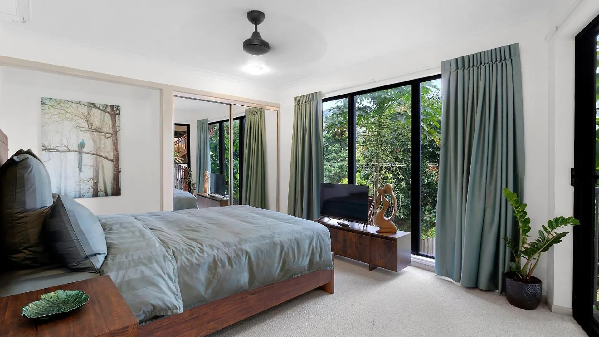 The Heart Stay - Airlie Beach