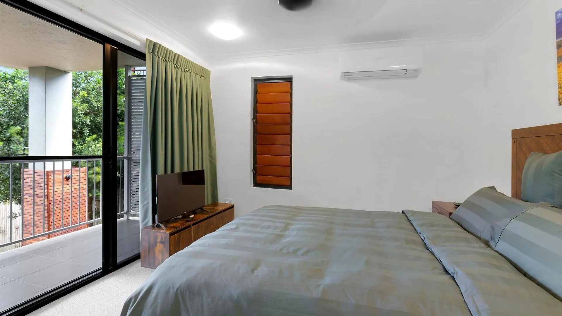 The Heart Stay - Airlie Beach Apartment